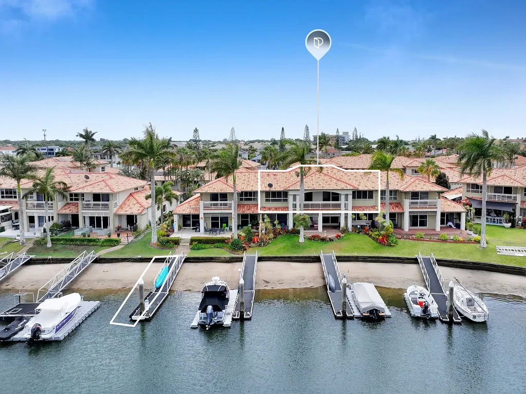 Runaway Bay 3Kwarto Waterfront Villa Living in Prestigious Runaway Cove