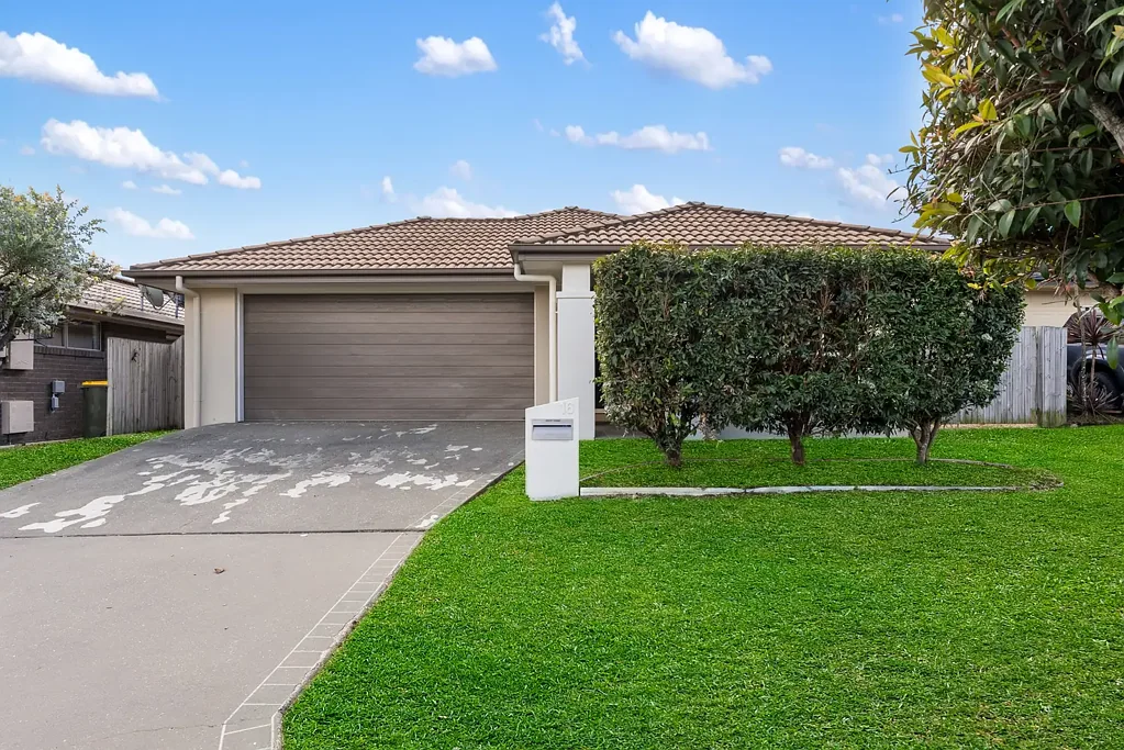 North Lakes 3 Bedroom Vacant & Move-In Ready in Prime North Lakes Location!