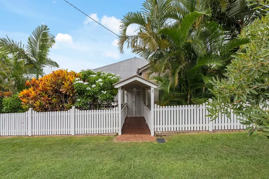 5 Virginia Avenue, Hawthorne, QLD 4171