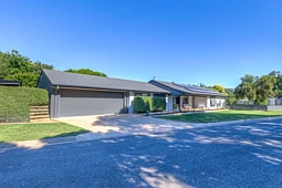 28 Station Street, Porepunkah