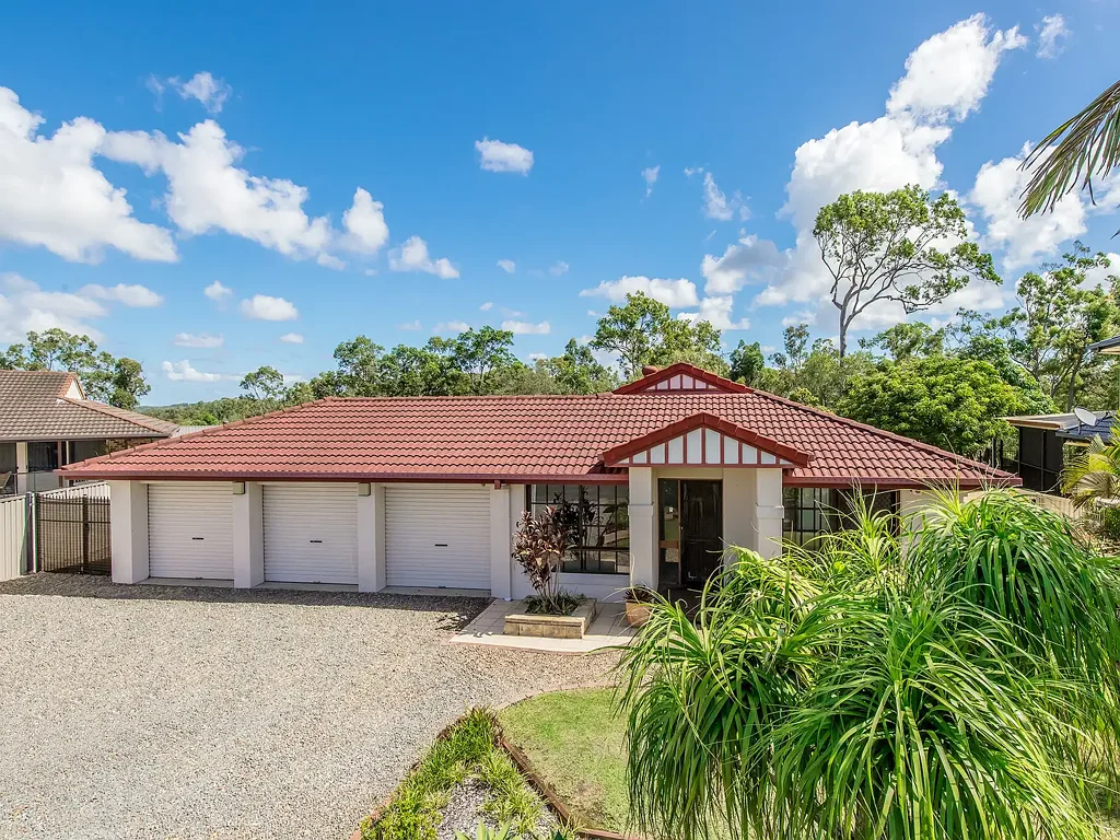 Spacious Family Home with Pool in Prime Helensvale Location