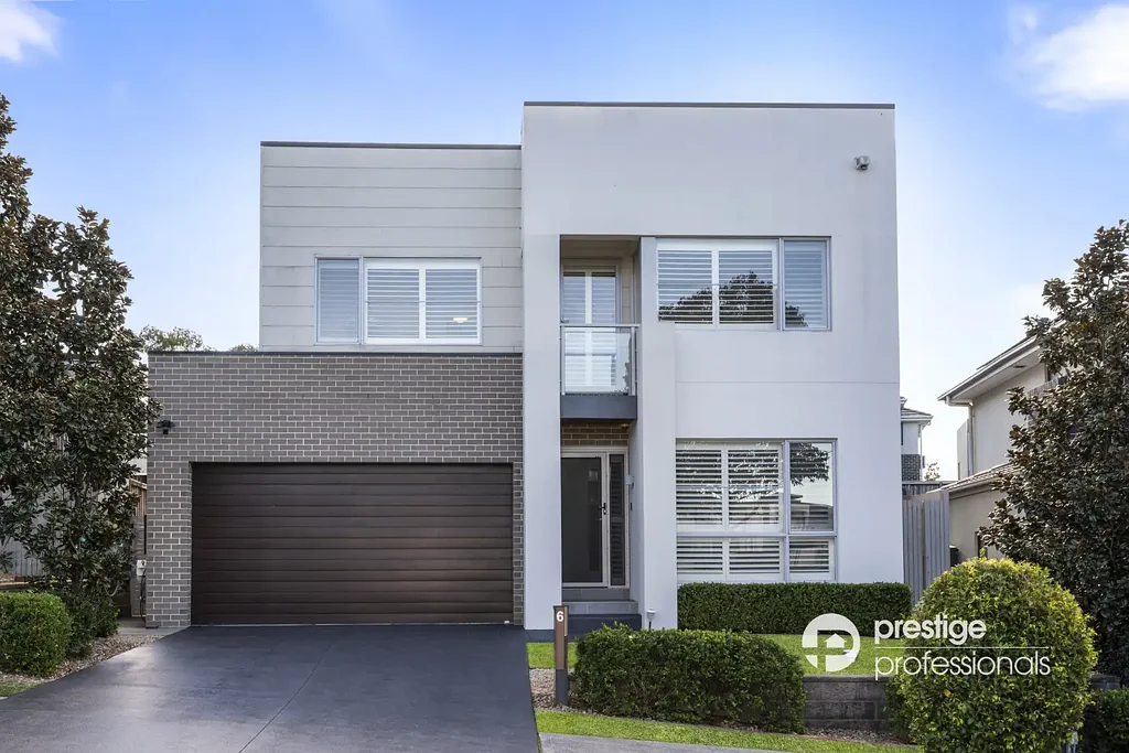 Moorebank 5 Bedroom One Of The Best - Exclusive Residence in Brighton Lakes.