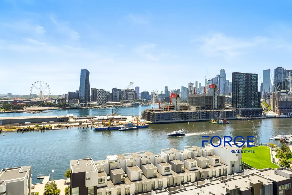 Docklands 2chambre Impeccably Maintained, Move-In Ready Luxury with Panoramic Water & City Views