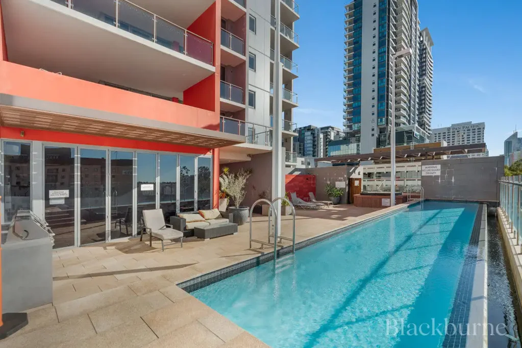East Perth 2 Bedroom Luxury Riverside Apartment with Unrivalled Balcony Views