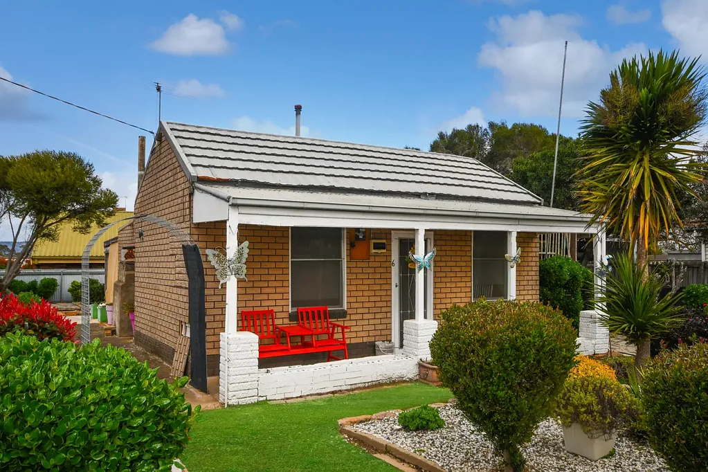 Stawell 3 Bedroom Cottage on a Hill - Exceptional Block