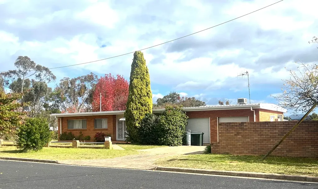 Coonabarabran 3chambre Low Maintenace Brick Home
