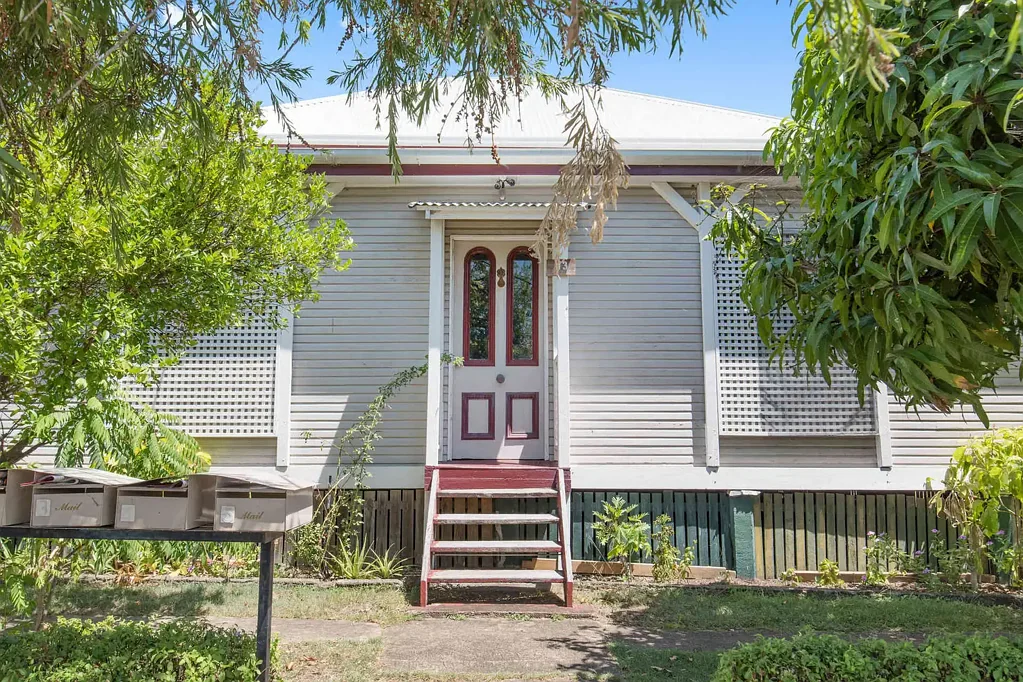 Character Home, Divided into Flats in the heart of Woolloongabba!