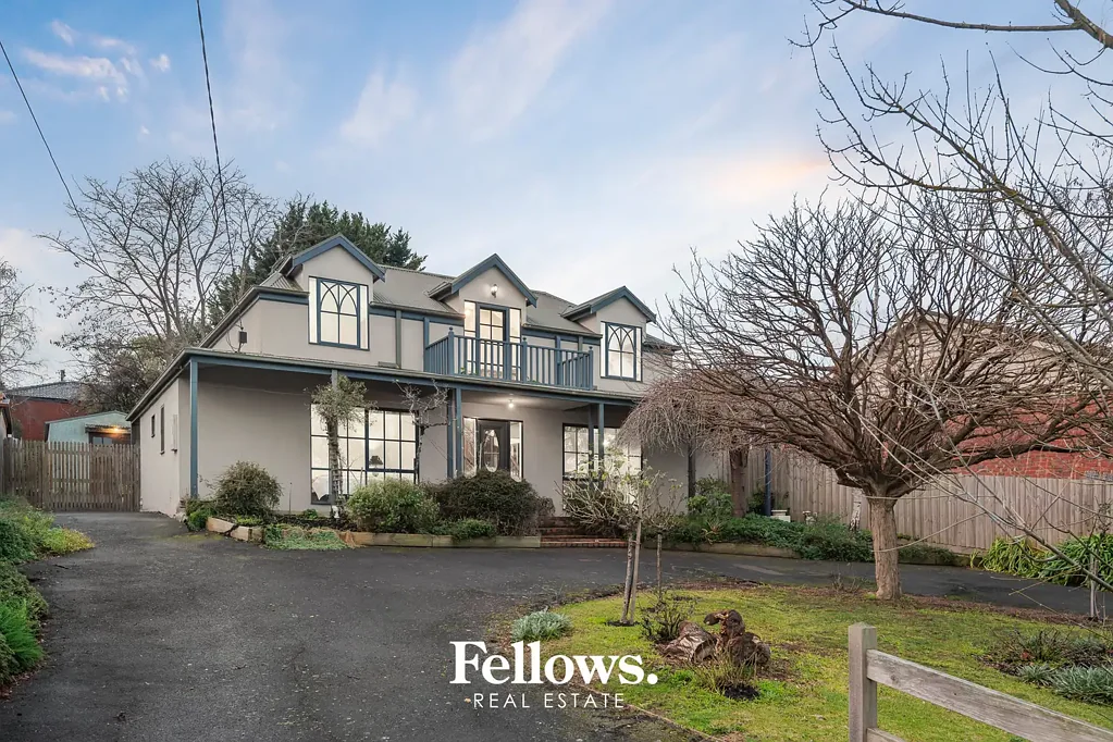 8 May Court, Garfield, VIC 3814