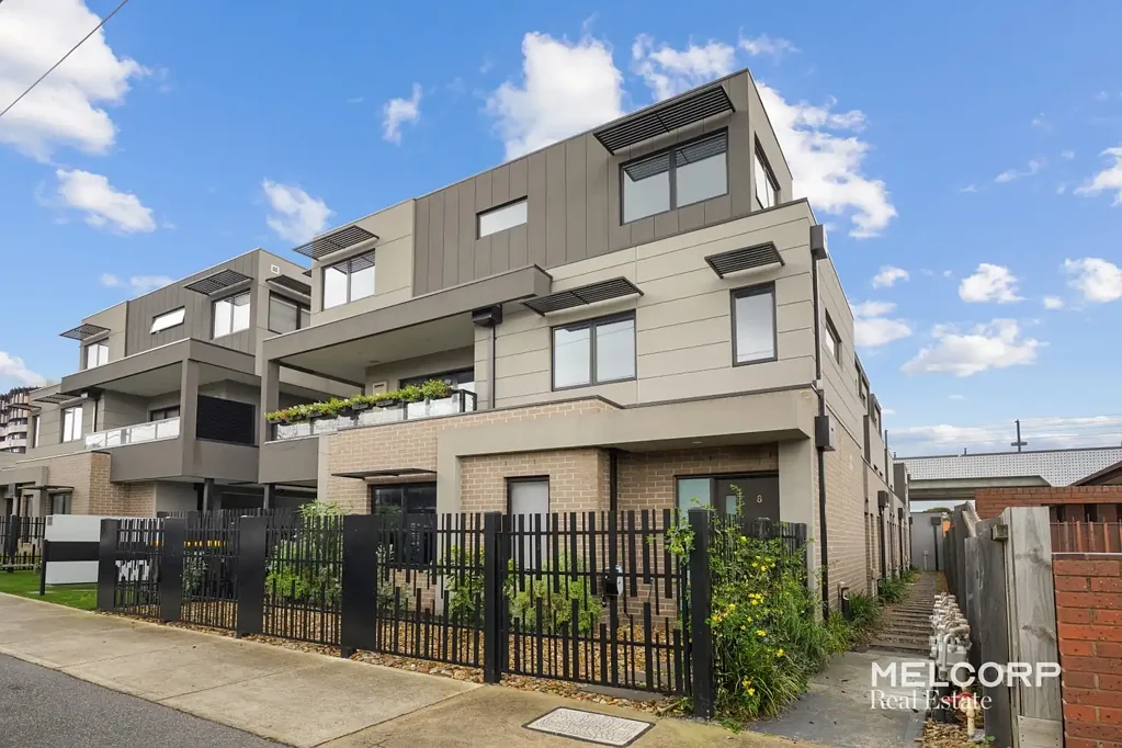 Coburg 2部屋 Stylish Tri-Level Townhouse Offering Space, Light & Lifestyle