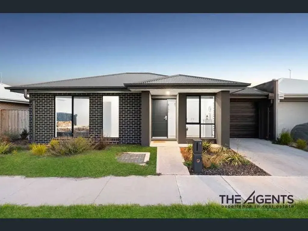 Contemporary 3-Bedroom Home with Study in Sought-After Tarneit