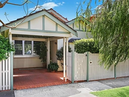 16 Jellicoe Avenue, Kingsford