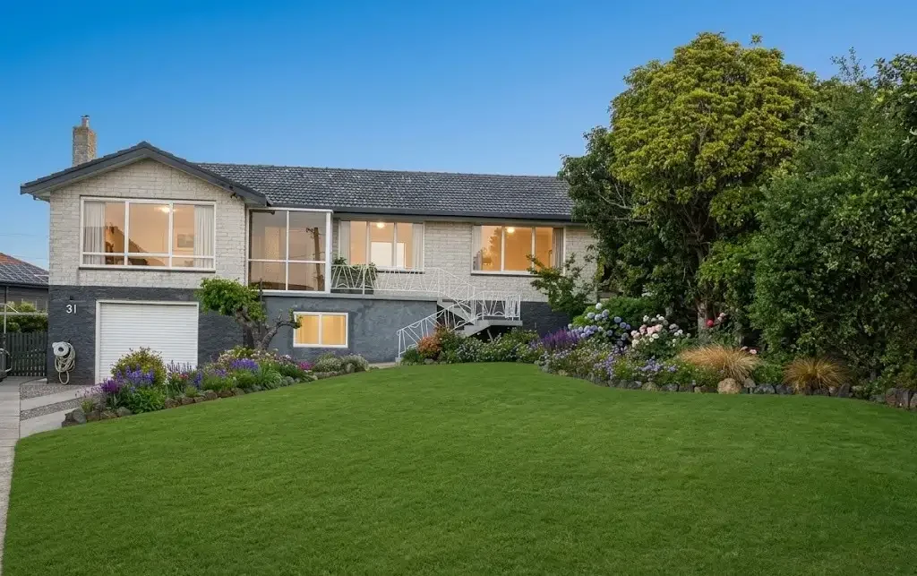 Devonport 4房  A RARE OPPORTUNITY to SECURE a QUALITY HOME  in a PRESTIGIOUS LOCATION with VIEWS, SPACE and ENDLESS POTENTIAL