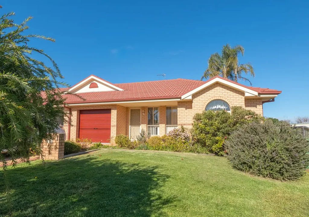 Forbes 2Moenga Ray White Forbes - (02) 6851 1411