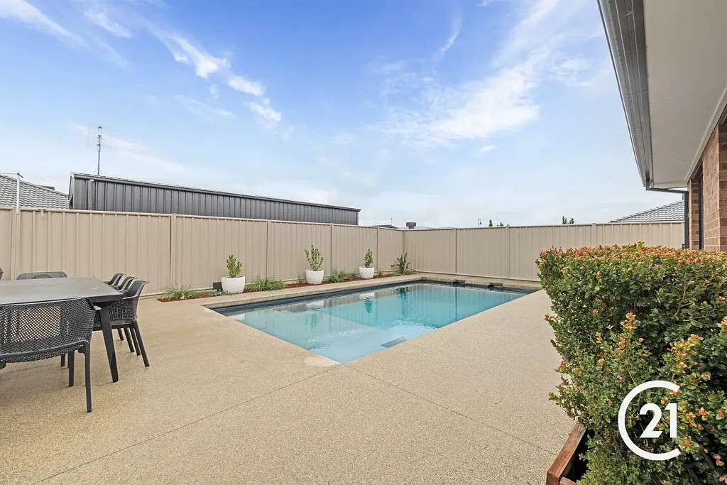 Echuca 4房  Pool Side Living