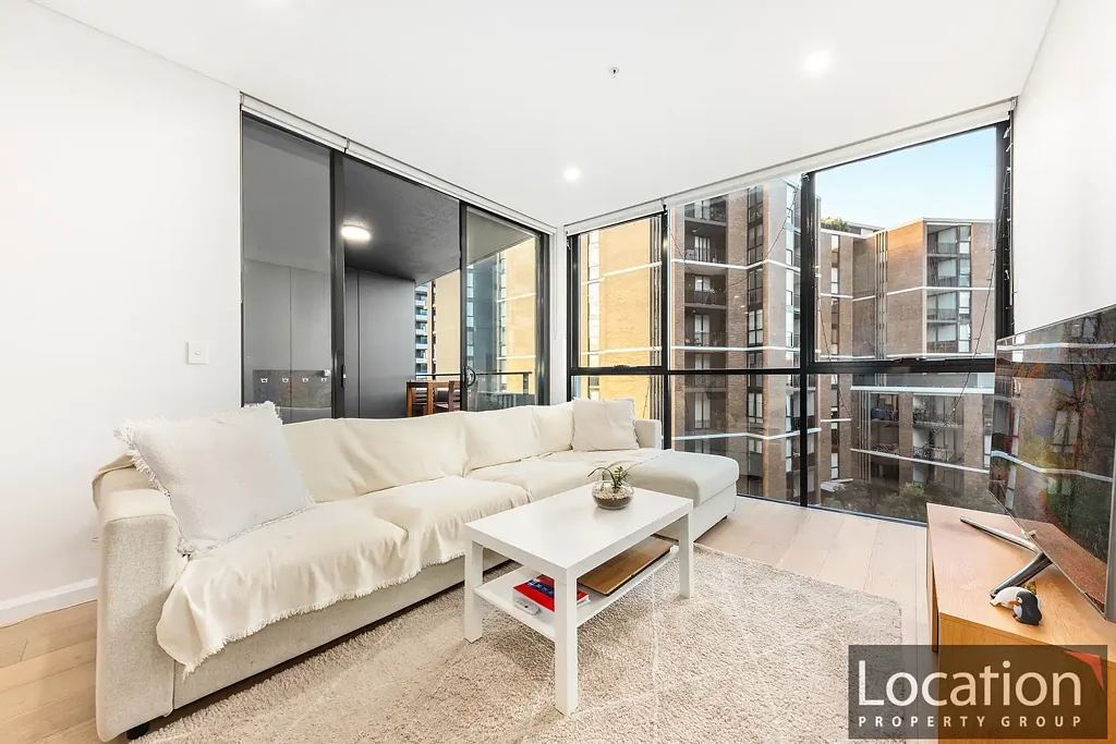 Westmead 1 Bedroom Modern oversized apartment with perfect North Easterly Aspect