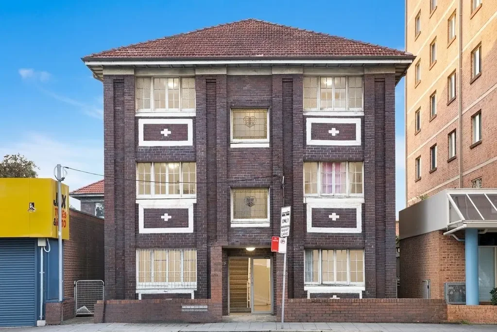 Beautifully presented 2-bedroom apartment in the heart of Kingsford