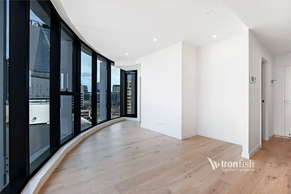 Safest Building in CBD with 24 hours concierge!