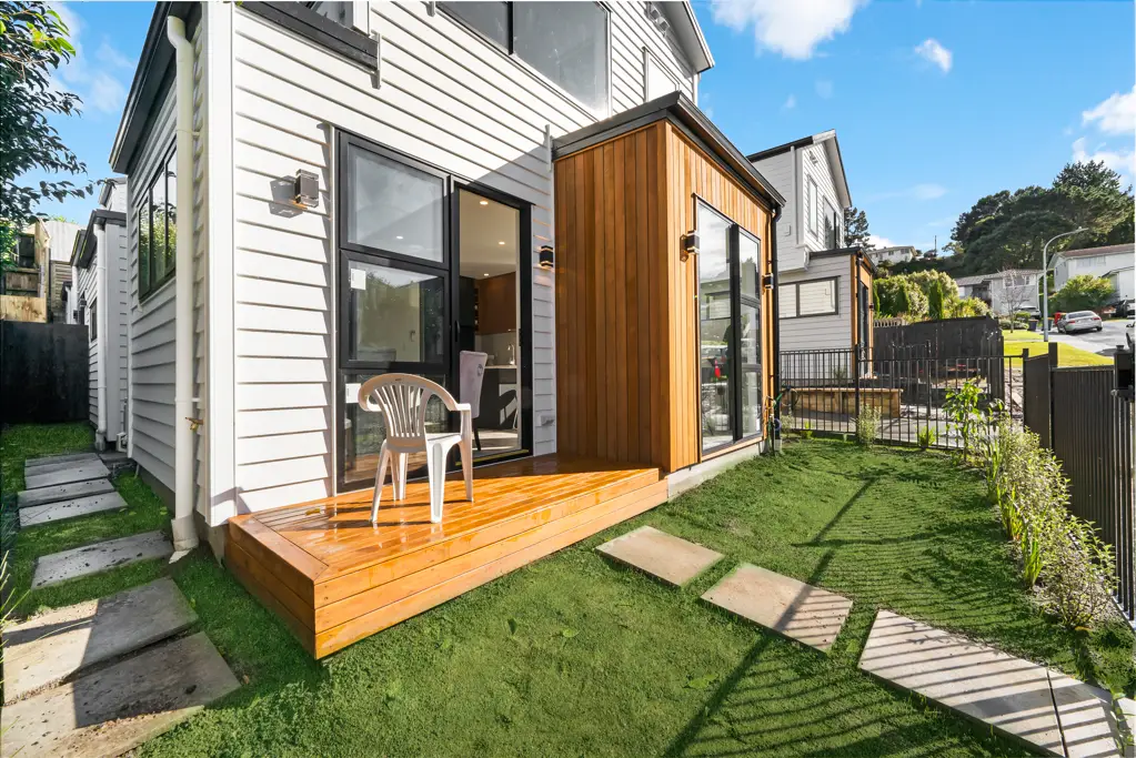Sunnynook 3 Bedroom Final 3-Bed Duplex in Sunnynook - Move in Ready!