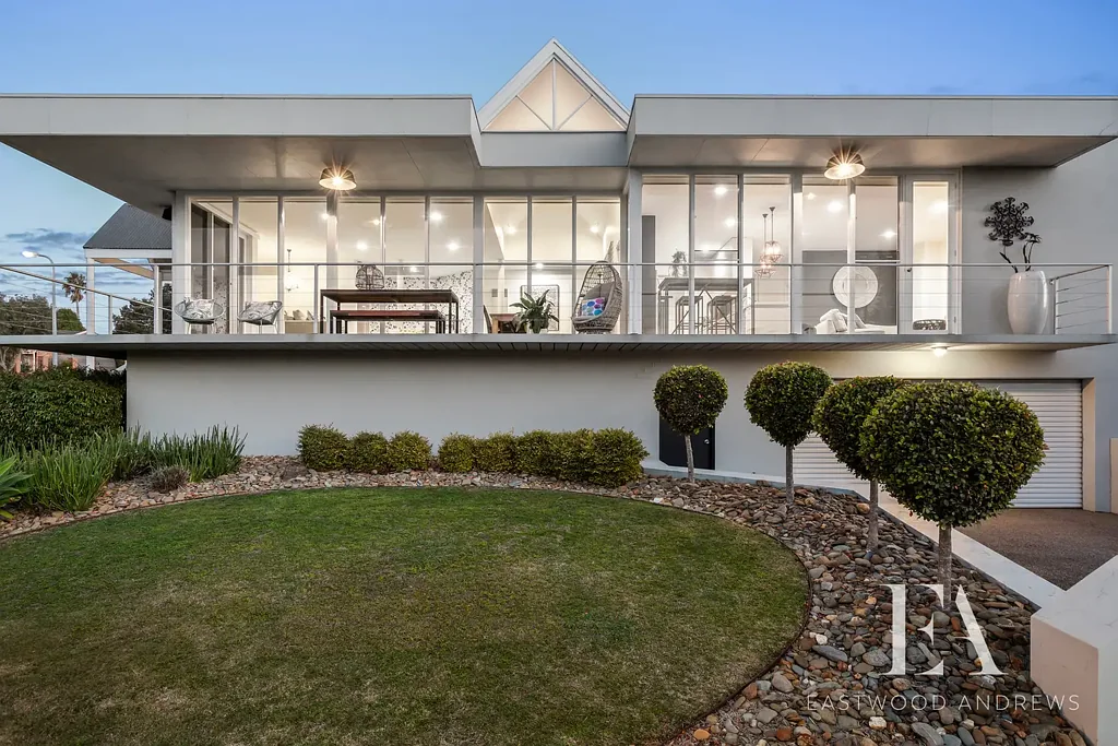 Grovedale 4房  STYLISH ARCHITECTURE WITH STUNNING ELEVATED VIEWS