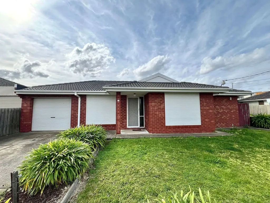 Perfect Home or Home Office – Walk to Alfrieda Street