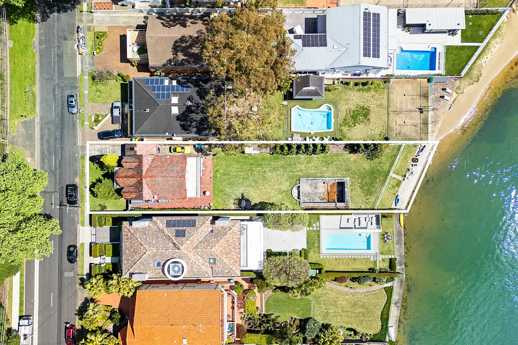 Cabarita 4房 France Bay海岸线 1195平米地块 15.24米临街面宽 主套房带露台水景 游泳池按摩池 沙滩海岸线直接通道 Waterfront Family Sanctuary with Endless Potential