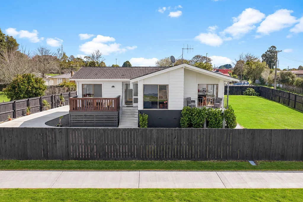 Huntly 3कमरा Wake up to Waikato River views