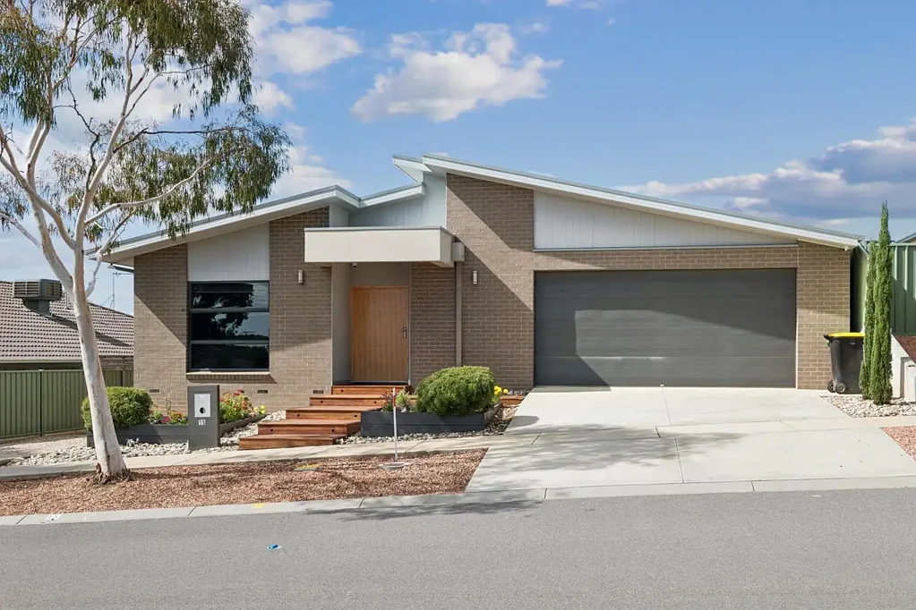 Kangaroo Flat 3Zimmer Custom-Built Entertainer with Pool, Shed & Premium Finishes