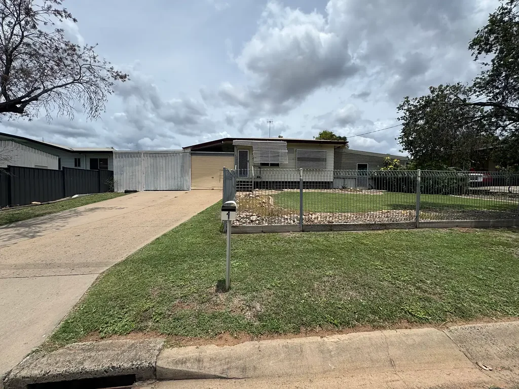 1 Goolagong Crescent, Moranbah, QLD 4744
