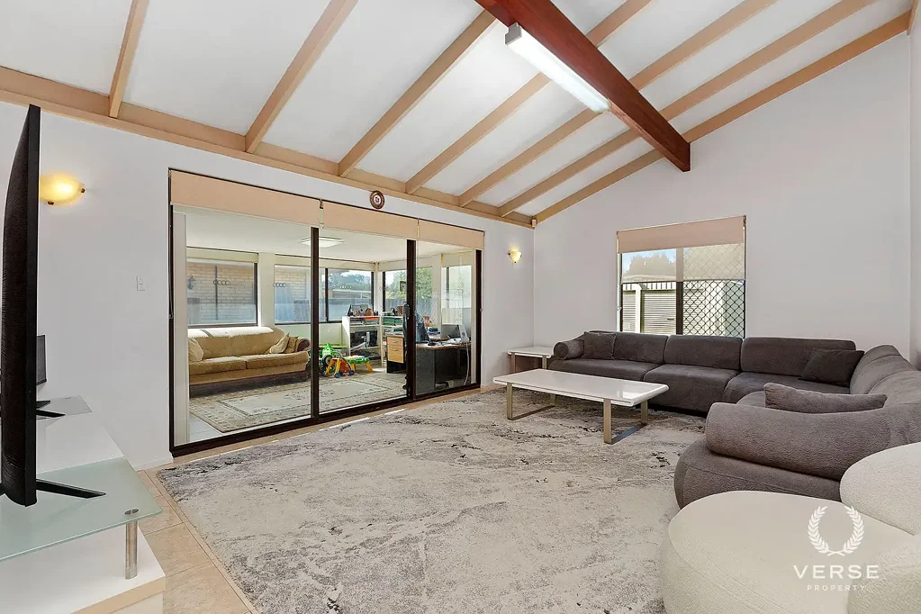 Queens Park 4房  Space, Versatility & Development Potential – Backing Onto Queens Park Reserve !