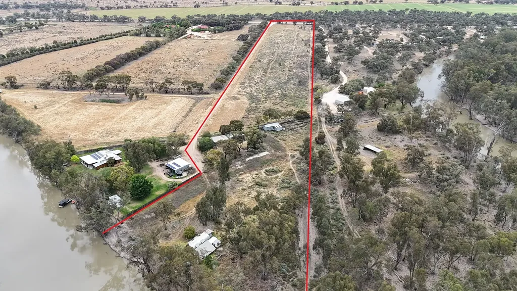 Moulamein  Unique 20-Acre Retreat on the Edward River!