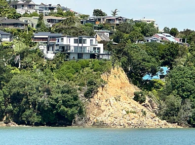 新房三年变危房，北岸业主和市议会切磋3个月，怒气值爆表