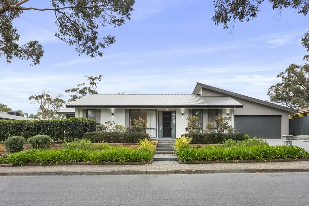 Eden Hills 3部屋 Low maintenance luxury with thoughtful upgrades in a peaceful foothills setting…