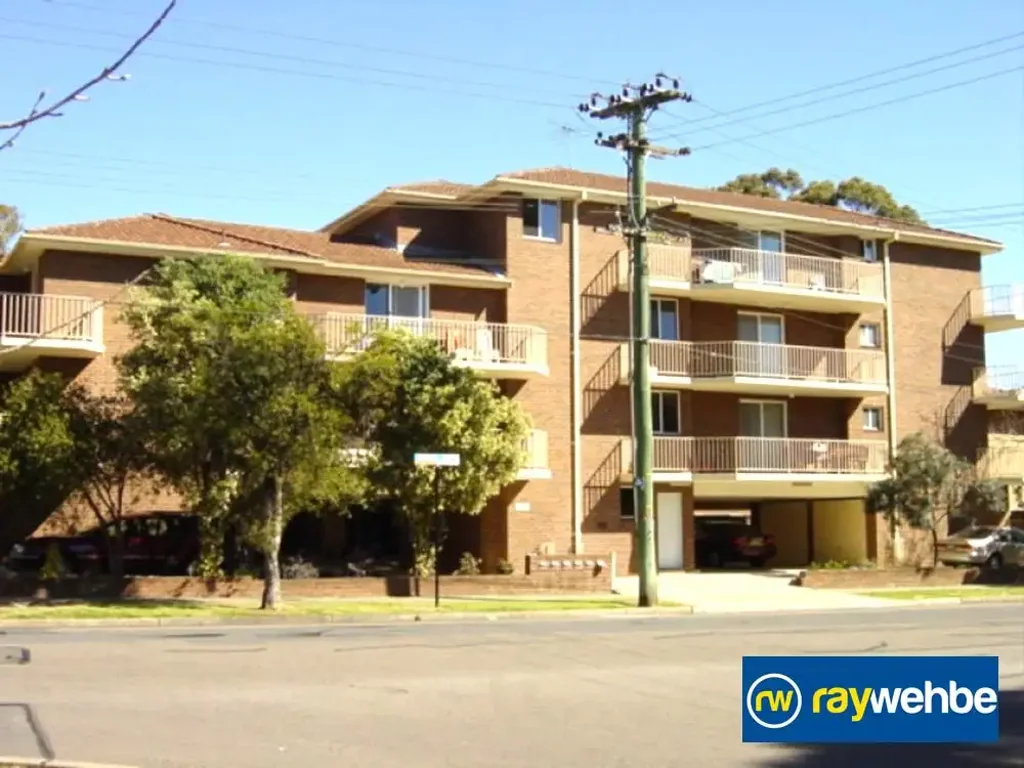 Located 5 Minutes walk to Western Sydney University, Parramatta CBD, Cafes & Restaurants