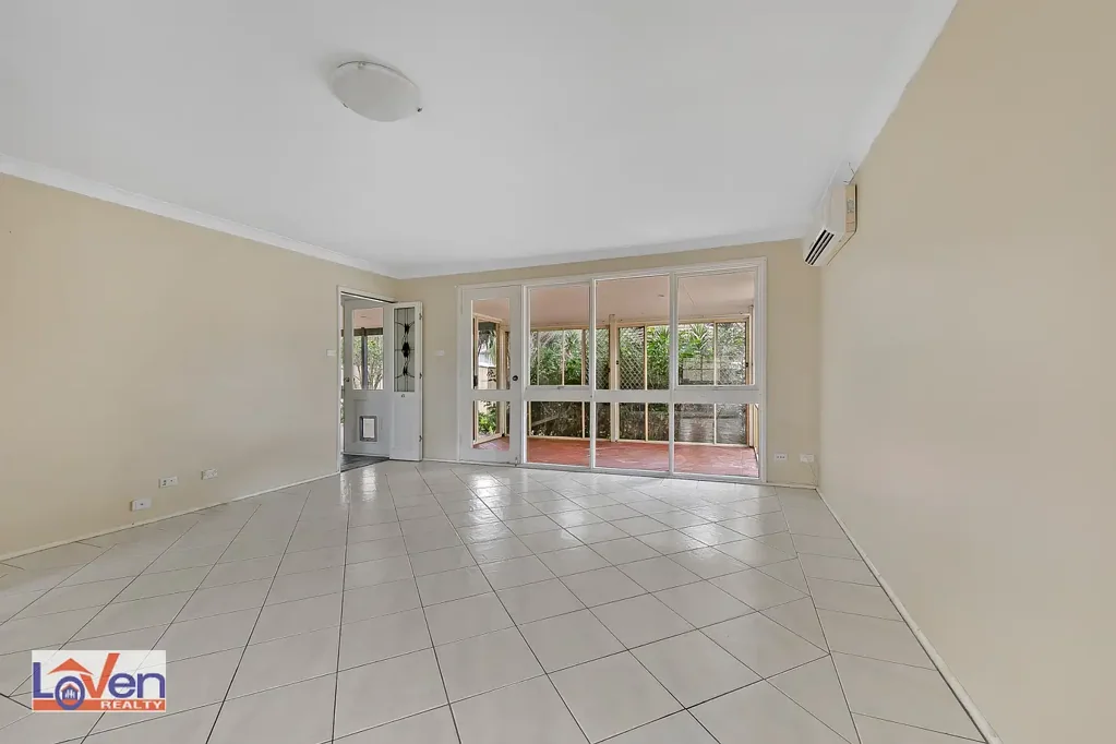 South Penrith 3 Bedroom Spacious Family Home with Study, Pool & Prime South Penrith Location