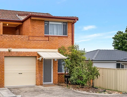 10/14 Bunbury Road, Macquarie Fields, NSW 2564, 2房, 1浴, Townhouse