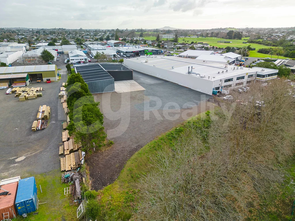 Pakuranga Heights Large East Yard | Secure and Available Now
