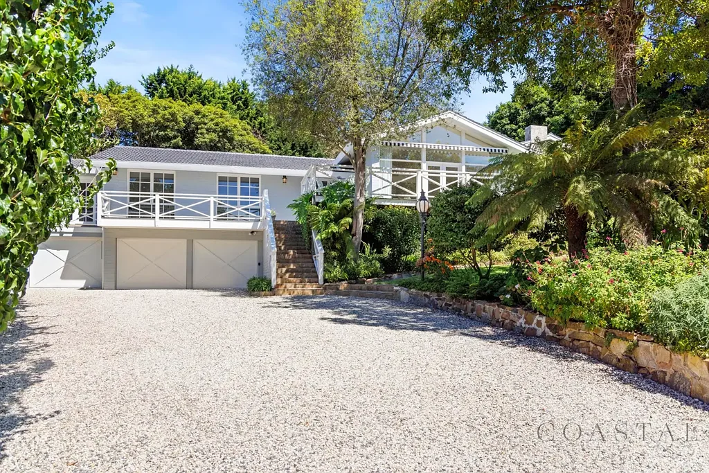 Mount Eliza 4 Bedroom 'Blackwood Park' a timeless, stately residence in the heart of Mt Eliza!