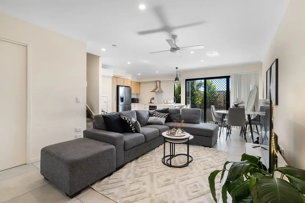 Raceview 3ห้องนอน Two Storeys of Light-Filled Luxury - Raceview Townhouse That Ticks All the Boxes!