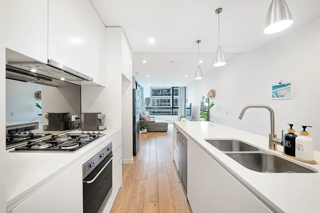 Modern Sophisticated Two Bed Apartment in a Convenient Epping Setting