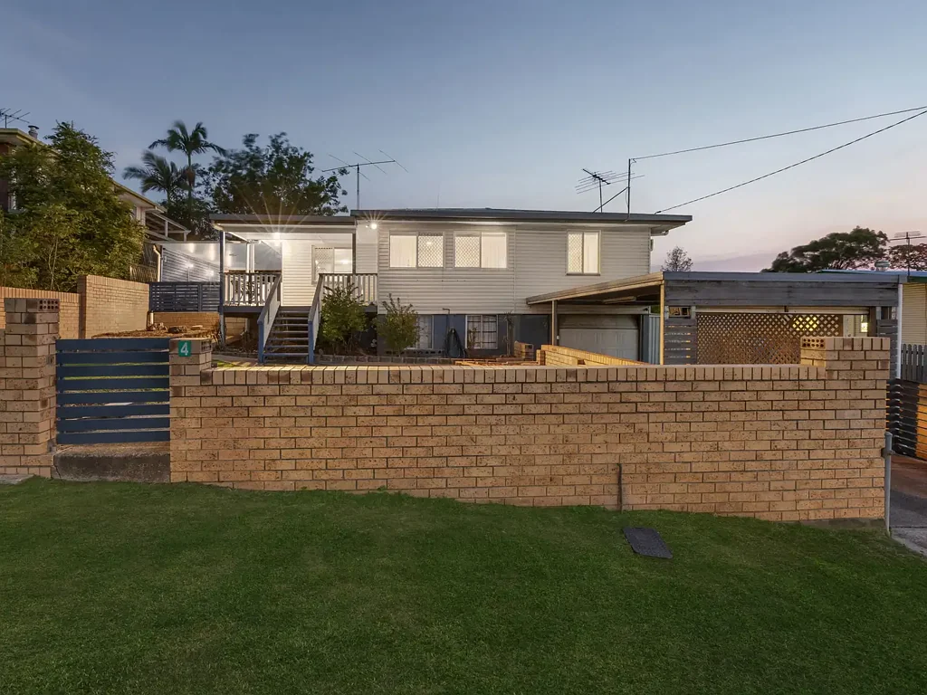 Churchill 4房 四卧舒适之家 489m²全围栏地块 多个起居区 宽敞娱乐平台 双车库便捷停车 步行至学校 Neat, Functional & Convenient Family Living