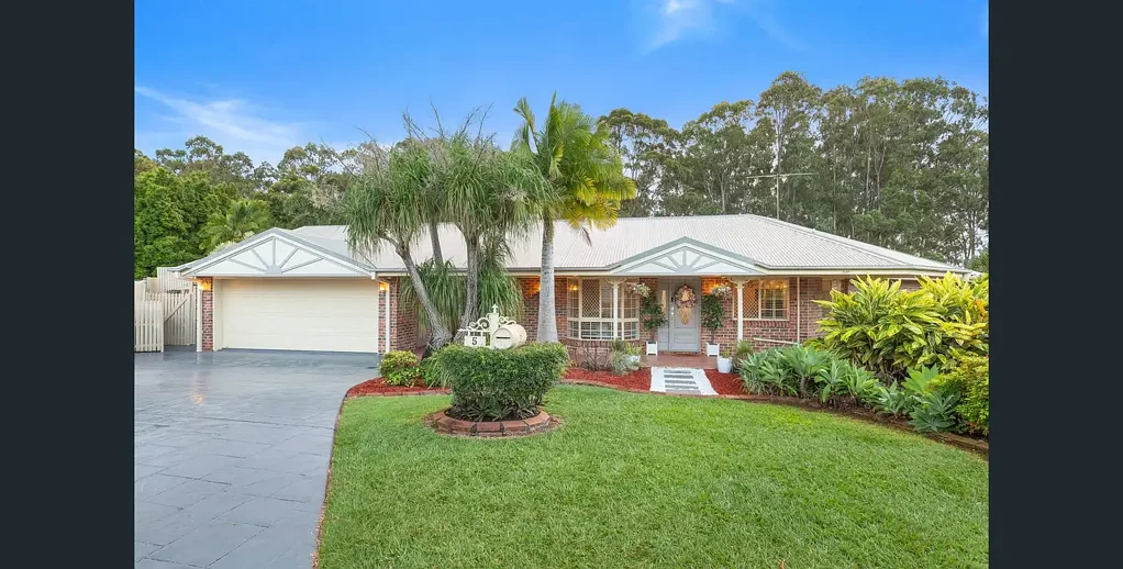 4 Bedroom Family Home in quiet cul-de-sac. Pool Maintenance and gardening included