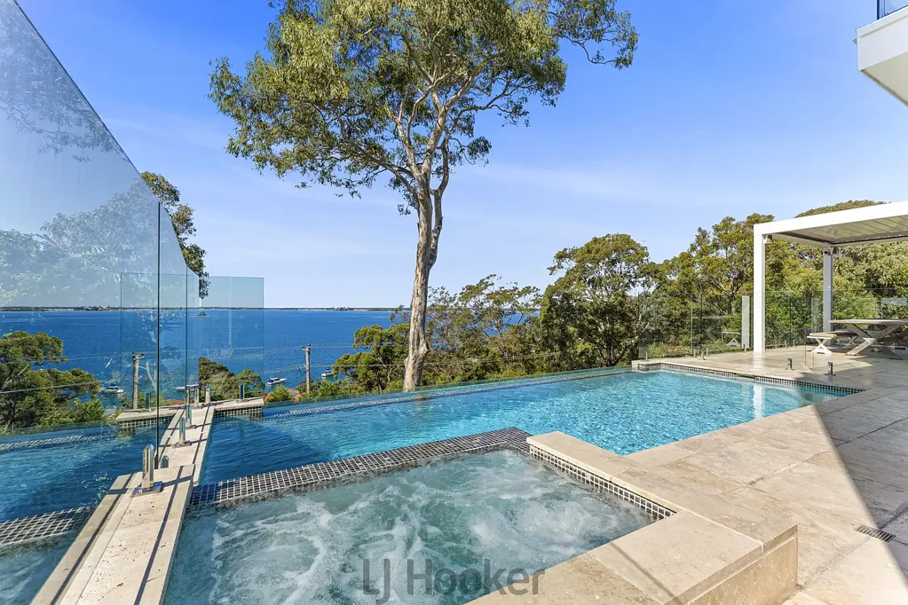 81 Sunlight Parade, Fishing Point, NSW 2283