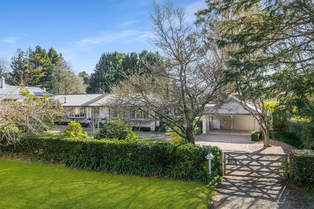 Exeter 5બેડરૂમ Effortless Country Elegance