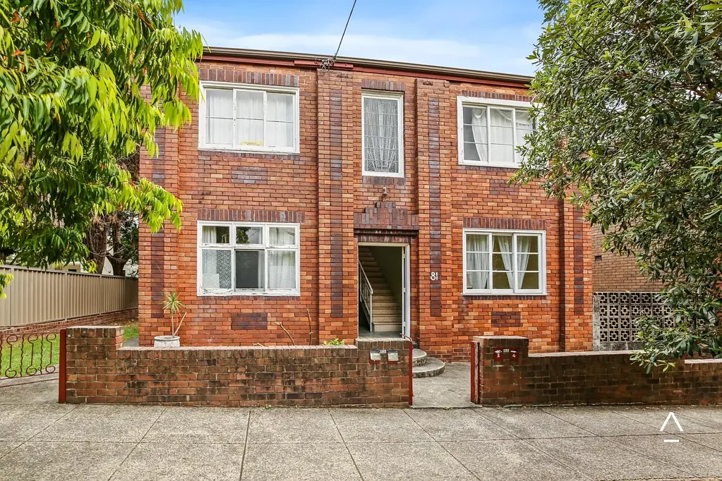 Charming Art Deco Apartment in Great Location