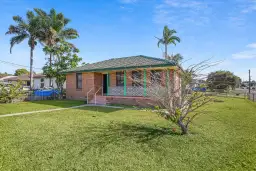 34 LAKE ENTRANCE RD, Warilla