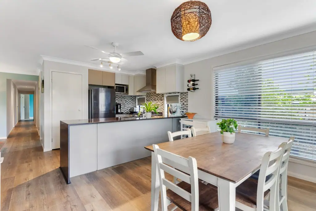 17 Viewland Drive, Mooloolah Valley, QLD 4553