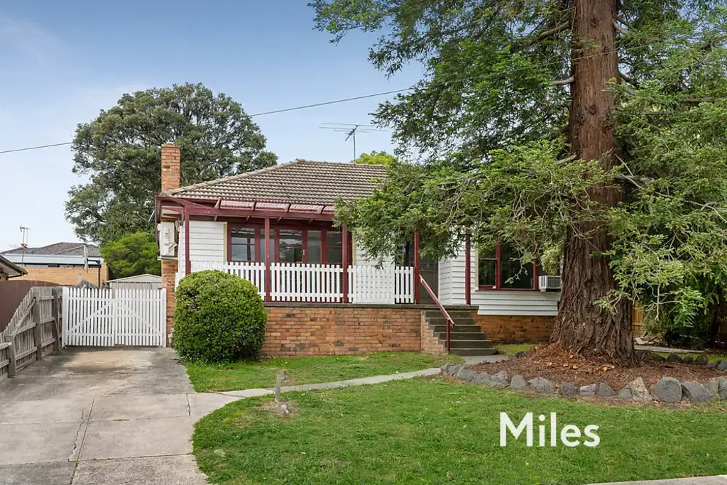 PRIVATE & PEACEFUL IN A GREAT BIG GARDEN SETTING