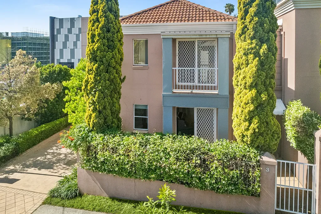 Wollongong 3ਬੈੱਡਰੂਮ Spacious boutique townhouse with two courtyards