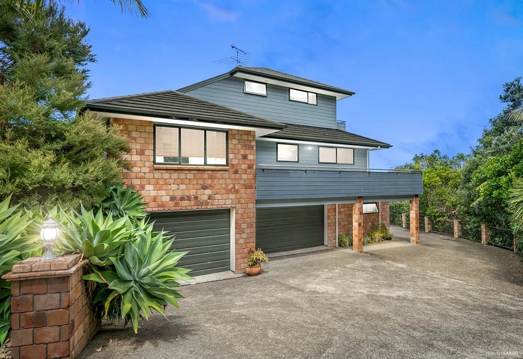Stunning Views & Architectural Charm at 65 Rob...