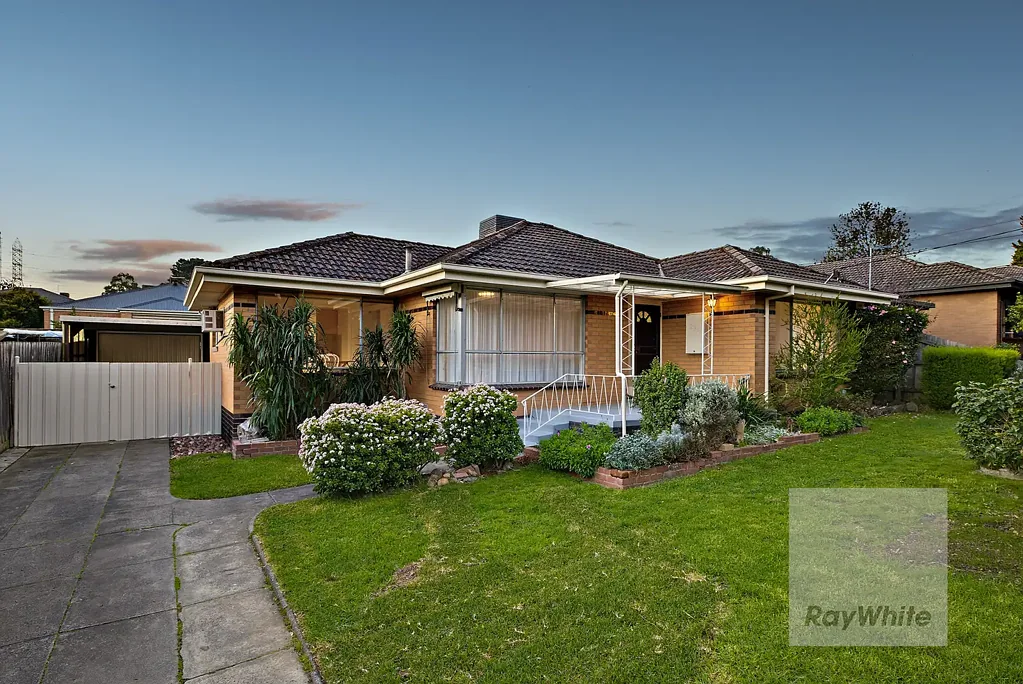 Bundoora 3 Slaapkamer Parkside Position with Space, Potential & Lifestyle